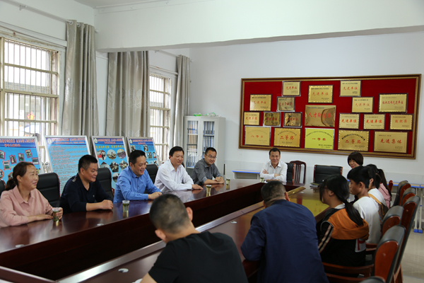 ��άʤ�����ܼ�������Сѧ��չ���ض�ͯο�ʻ